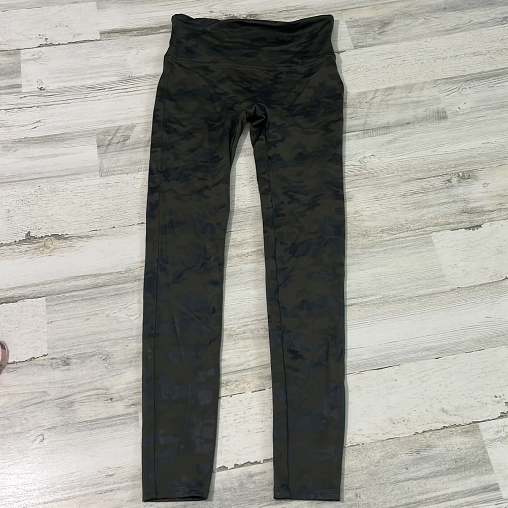 Spanx Faux Camo Green Leggings Size M - Picture 3 of 8